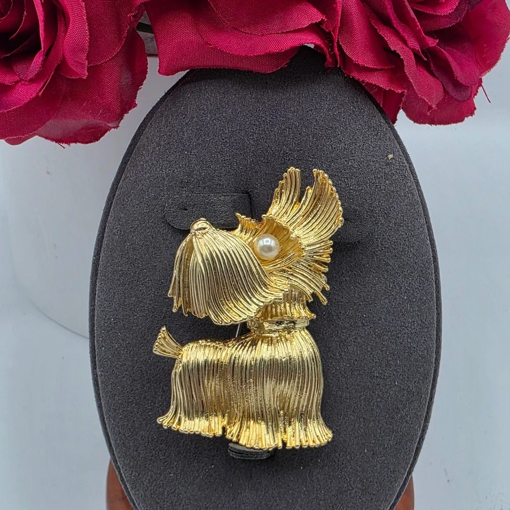 Vintage Gold Tone Scottish Terrier Scottie Dog Brooch Faux Pearl Eye Pin Animal - Picture 1 of 7
